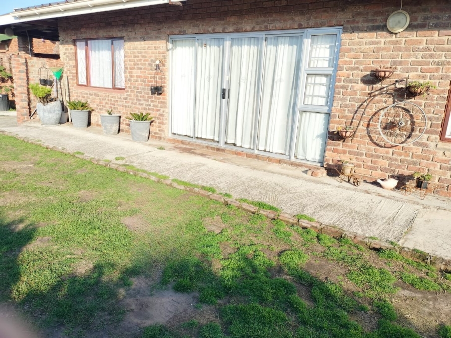 5 Bedroom Property for Sale in Queensberry Bay Eastern Cape